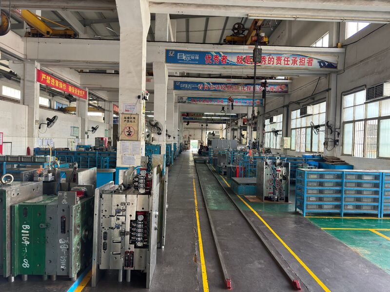 Guangzhou Starlink Mold Co.,Ltd. línea de producción del fabricante