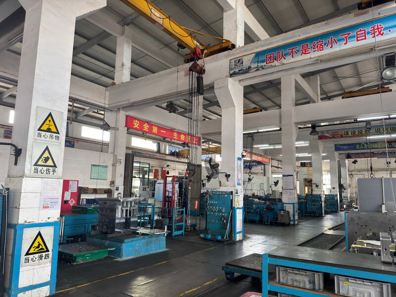 Guangzhou Starlink Mold Co.,Ltd. línea de producción del fabricante