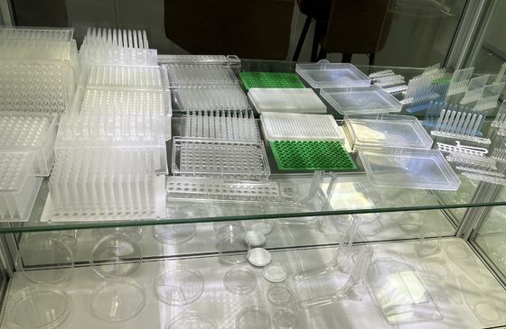 Las herramientas de molde de inyección de micropipeta de plástico con múltiples cavidades de precisión para el laboratorio