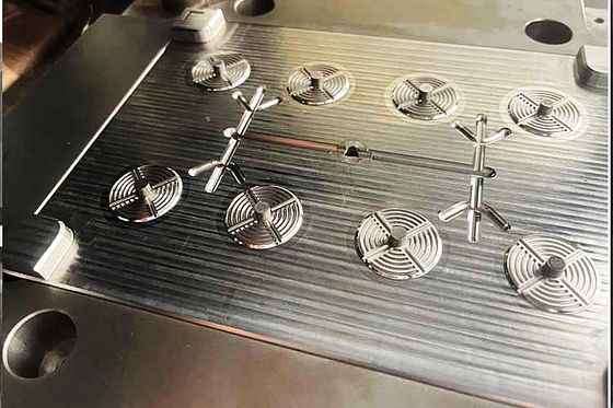 comprar Diseño de molde médico transparente y blanco 3D/2D para sistemas de corrida caliente de Moldmaster online manufacture